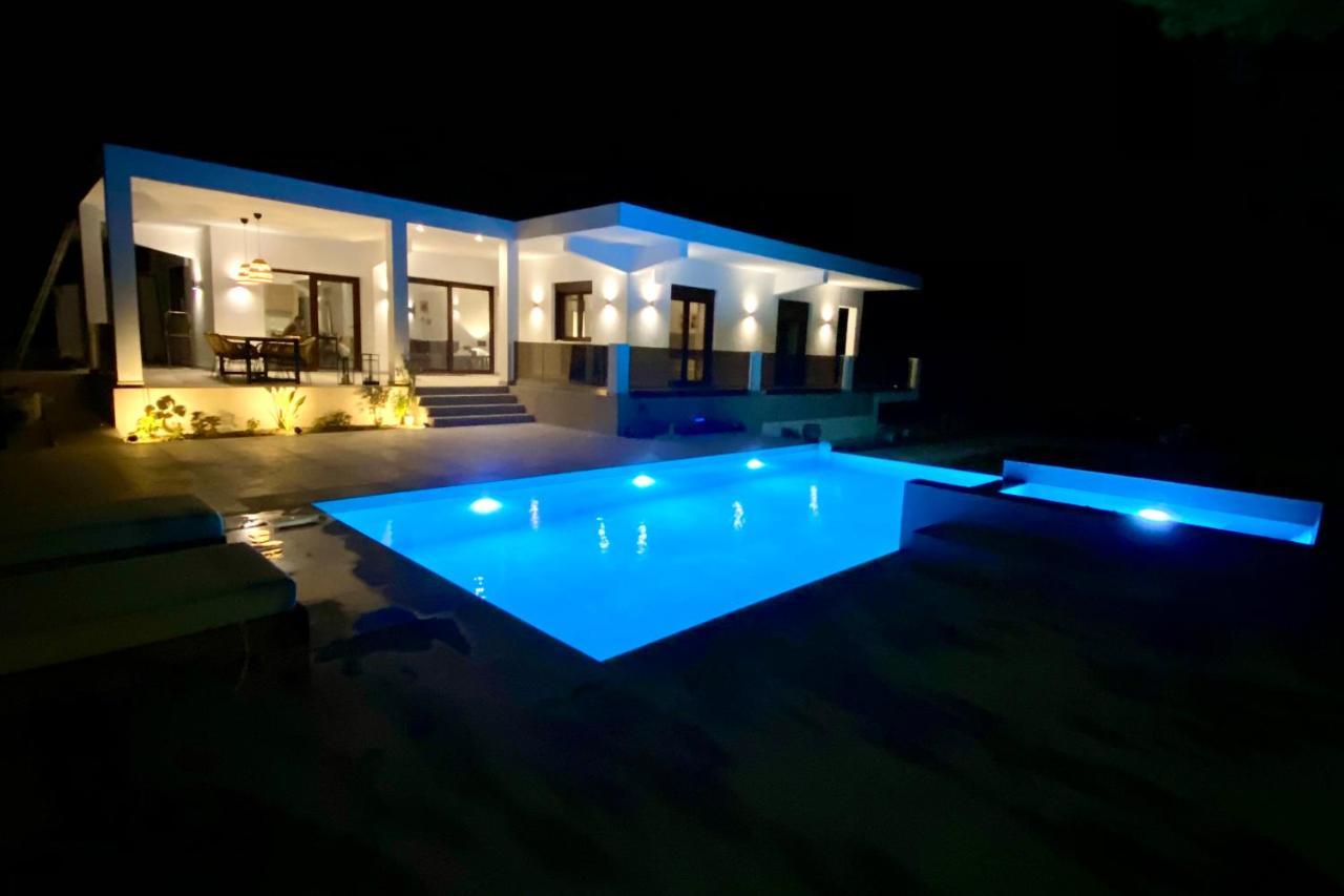 Luxury Villa Anemone With Private Pool Pastida エクステリア 写真