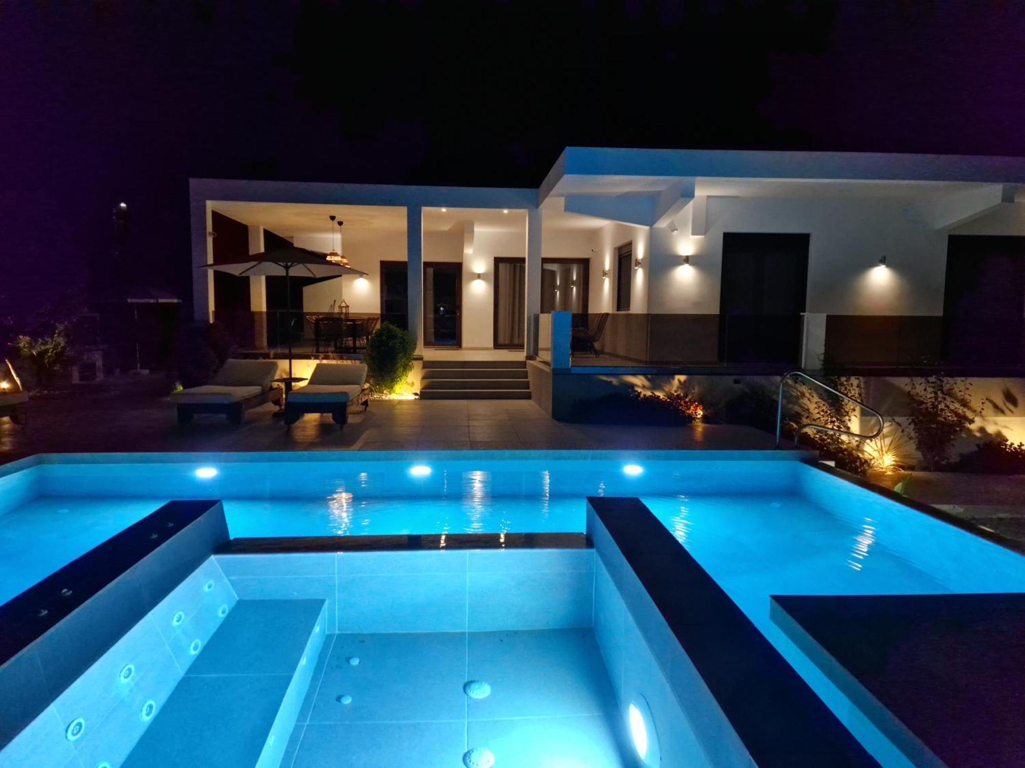 Luxury Villa Anemone With Private Pool Pastida エクステリア 写真
